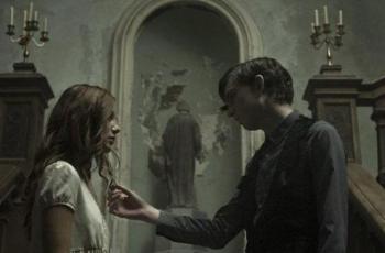 Tayang Nanti Malam, Ini Sinopsis Film Horor The Lodgers