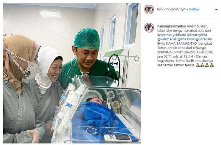 Zaskia Adya Mecca melahirkan anak kelima. (Instagram/@hanungbramantyo)