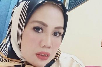 Elly Sugigi Bangga Kerap Gandeng Brondong Ganteng: Berkah Dong!