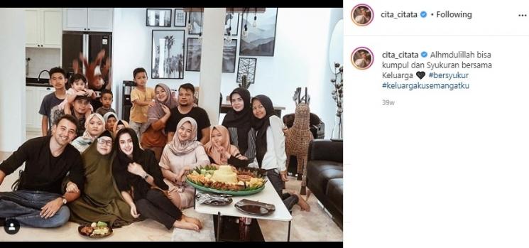 Foto Cita Citata dan Roy Geurts yang tak dihapus. (Instagram/@cita_citata)