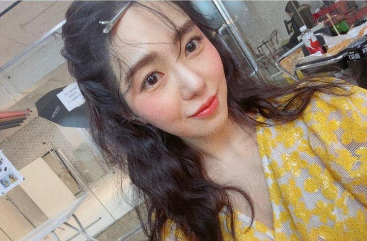 Mina eks AOA (Instagram/@kvwowv)