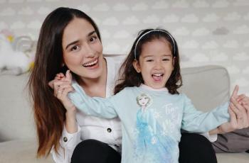 Pamer Perut, 5 Potret Gemes Sera Putri Yasmine Wildblood Pakai Baju India