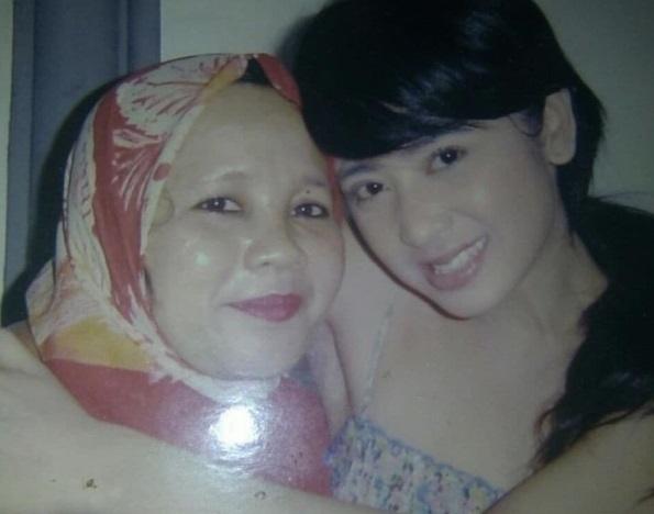 Dewi Perssik saat berumur 19 tahun dan masih menapaki karirnya di industri hiburan. [Instagram]