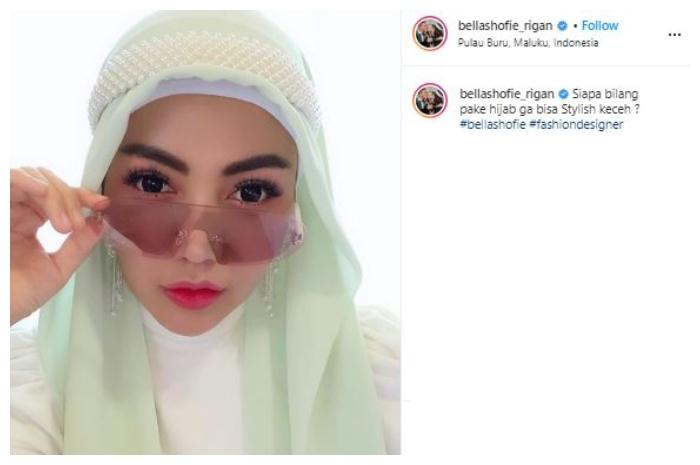 Turban Bulu Hingga Bando Mutiara 5 Gaya Hijab Unik Ala Bella Shofie