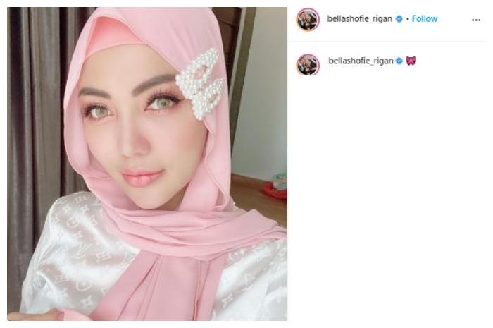 Gaya hijab unik ala Bella Shofie. (Instagram/@bellashofie_rigan)