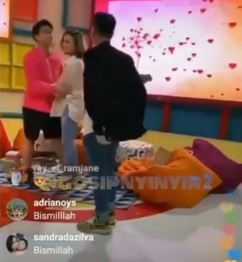 Billy Syahputra peluk Amanda Manopo. [Instagram]