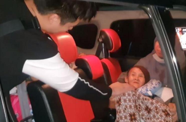 Baim Wong dan Nenek Iroh. (Youtube/BaimPaula)