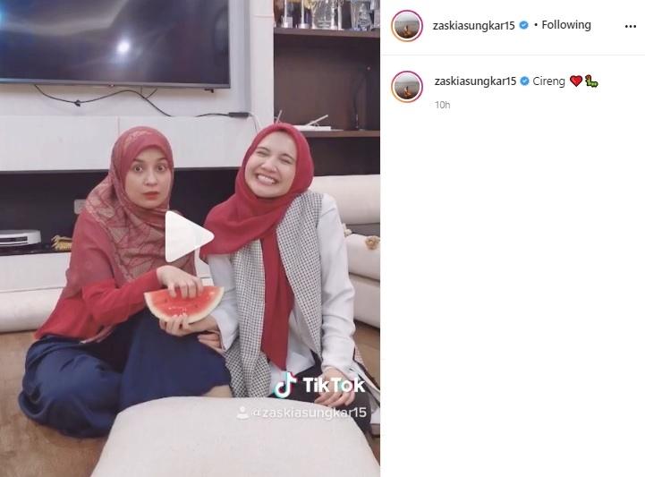Shireen Sungkar dan Zaskia Sungkar. (Instagram/@zaskiasungkar15)