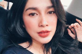 Pulang ke Rumah, Baby Saka Anak Kelima Ussy Sulistiawaty Diciumi Kakak Bikin Gemas!