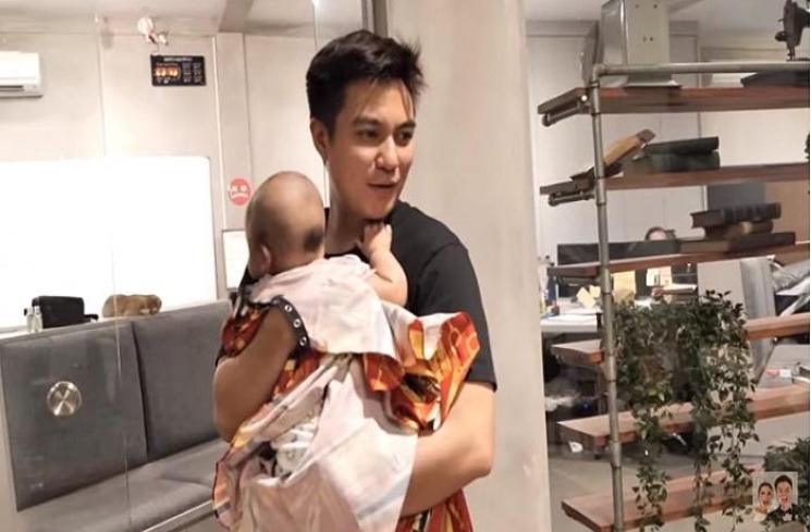 Model rambut terbaru Kiano Tiger Wong (Tangkapan layar YouTube channel Baim Paula)