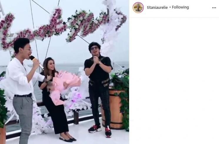 Momen Romantis Atta Halilintar Beri Surprise Ultah Aurel Hermansyah. (Instagram/@titaniaurelie)