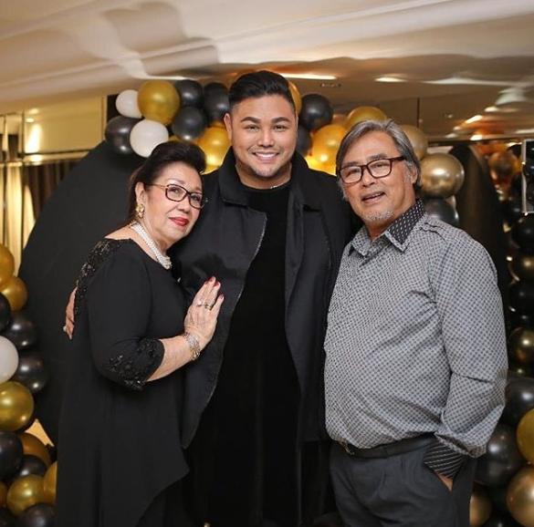 Potret Ivan Gunawan dan keluarga. (Instagram/@bam_fasdip)