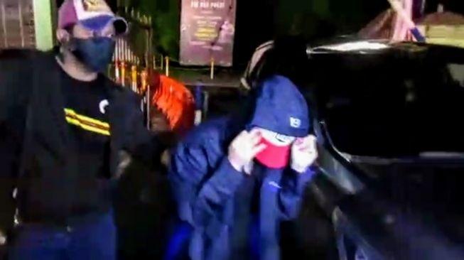 HH (23), artis FTV ditangkap polisi di Medan, Senin (13/7/2020) dini hari WIB. (Foto: Istimewa)