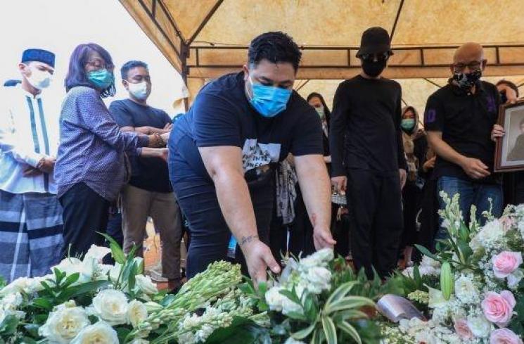 Pemakaman ayah Ivan Gunawan (Suara.com/Alfian Winanto)