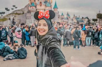 Zaskia Sungkar Pakai Case Handphone Branded Rp 11,6 Juta, Netizen: Hp Dibalut Hp