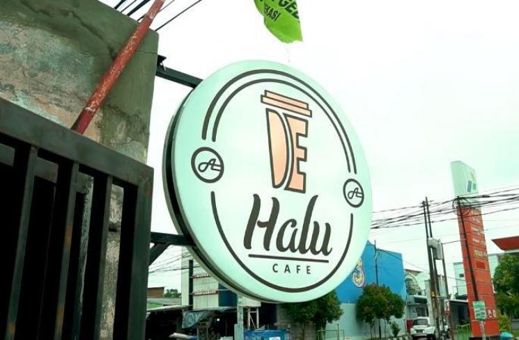 Kafe milik Ayu Ting Ting. (Youtube/QissYouTV)