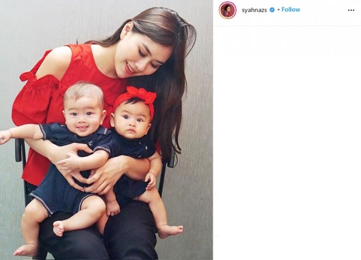 Seleb dan anak kembarnya. (Instagram/@syahnazs)
