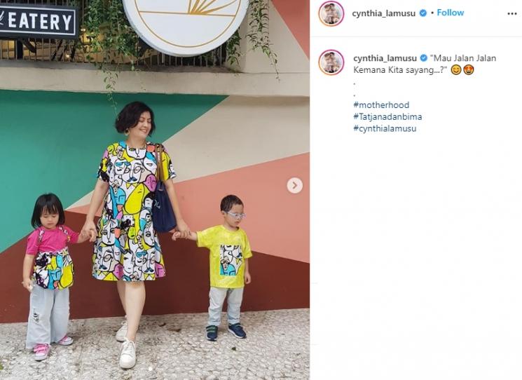 Seleb dan anak kembarnya. (Instagram/@cynthia_lamusu)