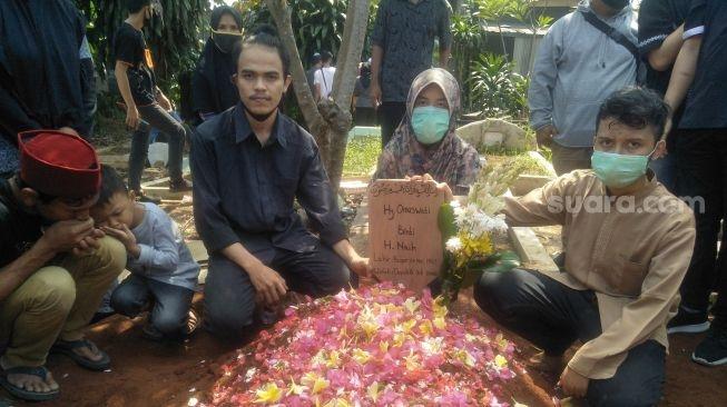 Ketiga anak Omas [MataMata.com/Rena Pangesti]