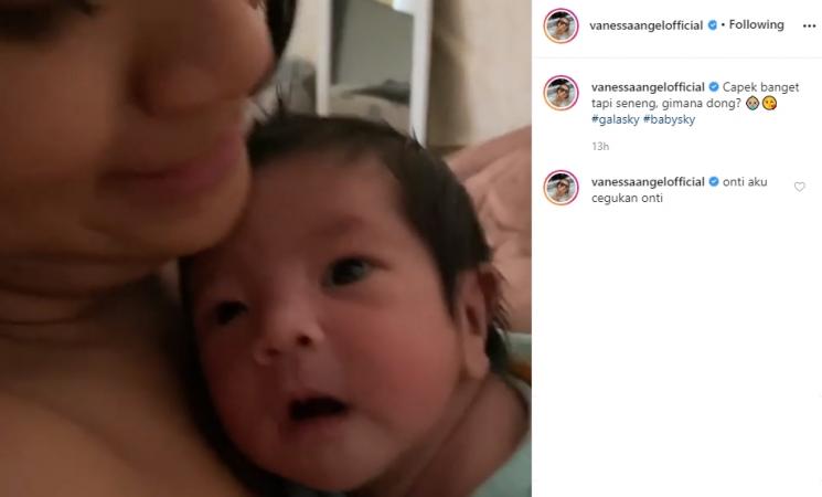 Vanessa Angel momong anak (Instagram/@vanessaangelofficial)