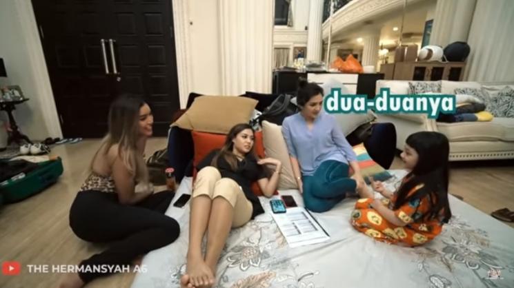 Arsy Hermansyah puji kecantikan Aurel dan Millen. (YouTube/The Hermansyah A6)