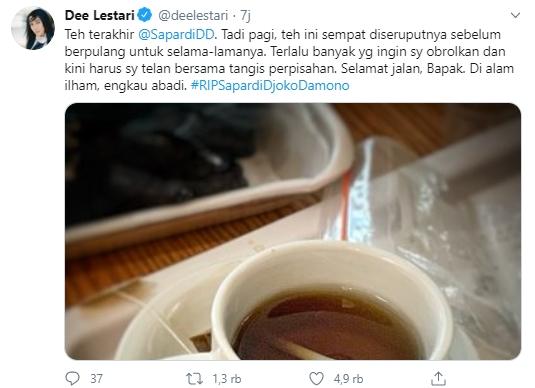 Memoriam seleb dengan Sapardi Djoko Damono. (Instagram/@deelestari)