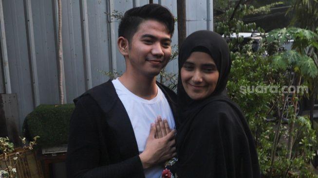 Rizki D'Academy dan istrinya Nadya Mustika [Suara.com/Alfian Winanto]