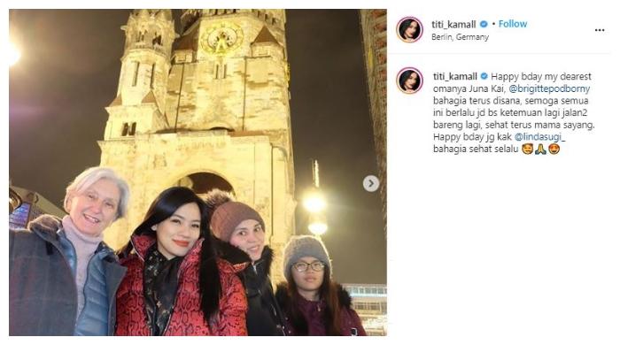 Titi Kamal dan mertua bule. (Instagram/@titi_kamall)