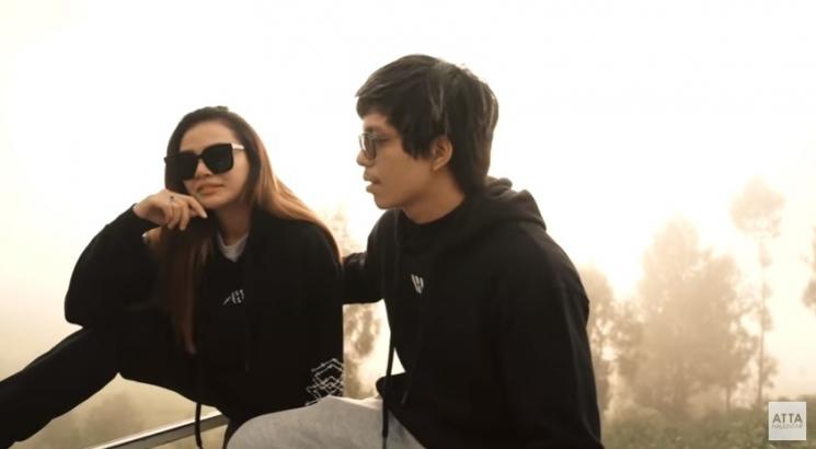 Potret liburan Atta Halilintar dan Aurel Hermansyah. (YouTube/Atta Halilintar)
