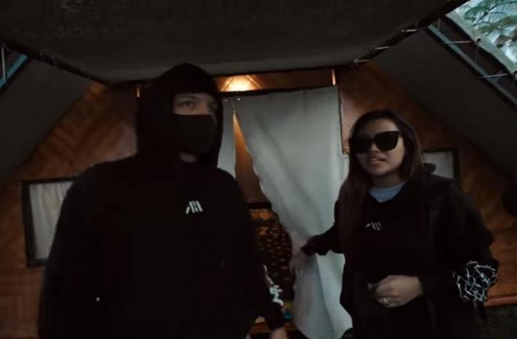 Potret liburan Atta Halilintar dan Aurel Hermansyah. (YouTube/Atta Halilintar)