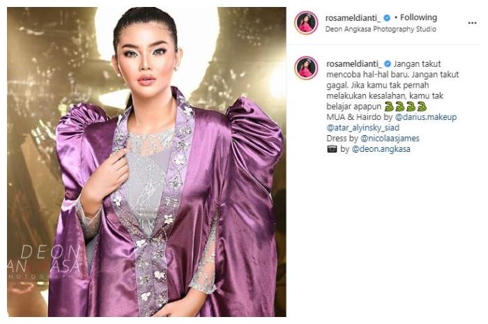 Rosa Meldianti dalam pemotretan bergaya glamor. (Instagram/@rosameldianti_)