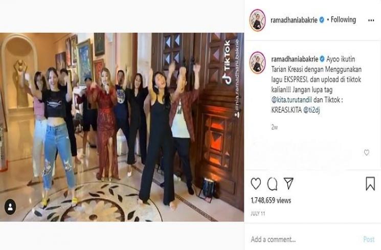 Aksi dance Nia Ramadhani (Instagram @ramadhaniabakrie)
