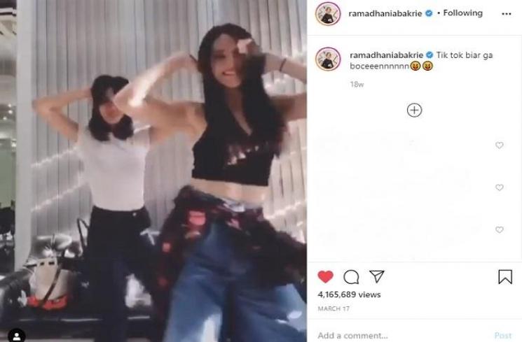 Aksi dance Nia Ramadhani (Instagram @ramadhaniabakrie)