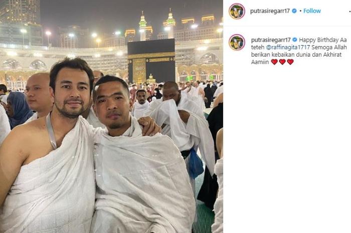 Putra Siregar bareng rekan artis. (Instagram/@putrasiregar17)