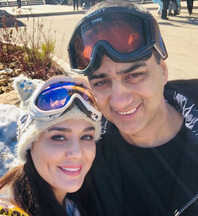 Preity Zinta dan kakaknya, Deepankar Zinta (Instagram/@realpz)