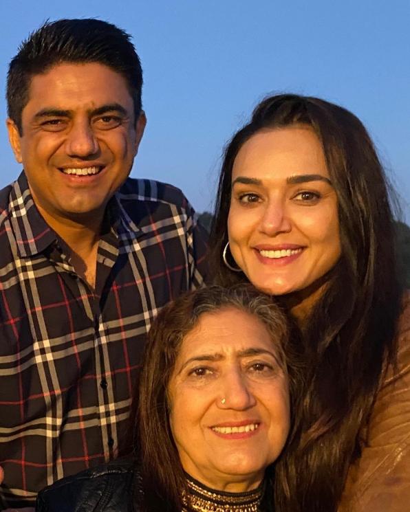 Preity Zinta rayakan ultah adik, Manish Zinta (Instagram/@realpz)