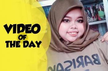 Video of the Day: Ayu Ting Ting Salat Ied di Rumah Sama Keluarga, Kaki Rahmawati Kekeyi Diinjak Sapi