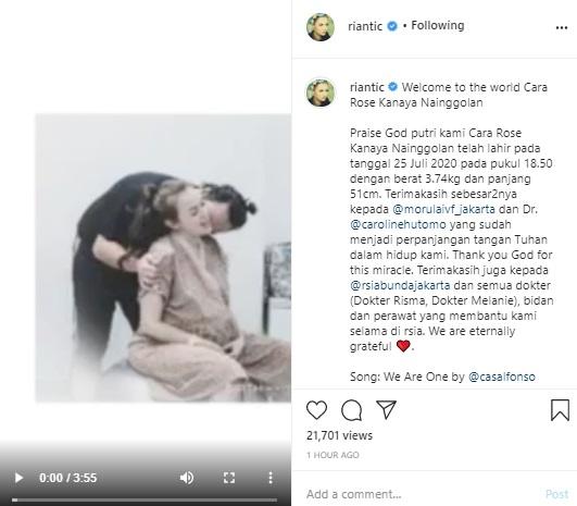 Rianti Cartwright lahirkan anak pertama. (Instagram/@riantic)