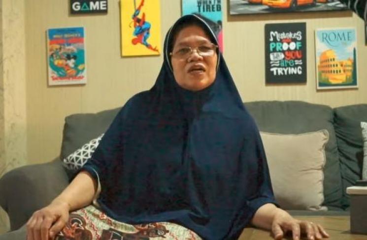 Ibu Rizky Billar nyanyi dapat menantu penyanyi dangdut. (Youtube/RizkyBillar)