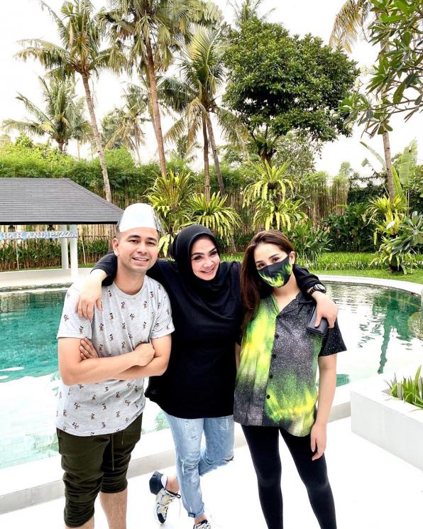 Raffi Ahmad, Rieta Amilia dan Nagita Slavina. (Instagram/@rieta_amilia)
