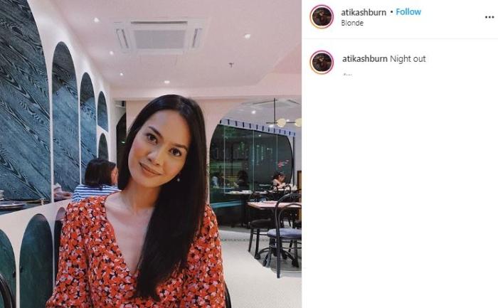 Atikah, teman gowes Engku Emran yang disorot. (Instagram/@atikashburn)