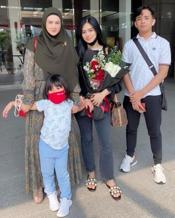 Unggahan Mulan Jameela dan Tiara Savitri (Instagram/MulanJameela1)