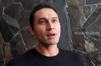 Nangis Ibunya Meninggal, Indra Bruggman: Beliau Belum Lihat Saya Menikah