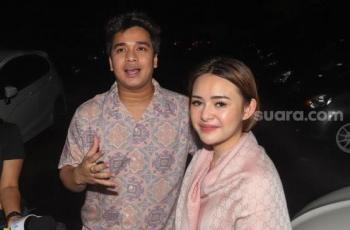 Pacaran Beda Agama, Billy Syahputra Temani Amanda Manopo Pelayanan di Panti