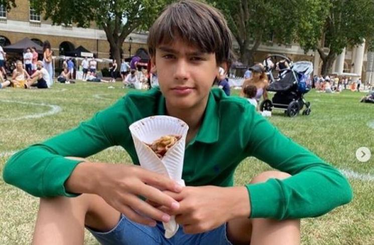 Foto Kiran selalu diabadikan oleh Kartika seperti saat makan bersama di Amsterdam. (Instagram)