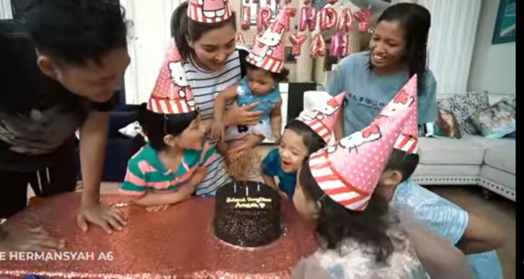 Anak Angkat Ashanty ultah (YouTube/The Hermansyah A6)
