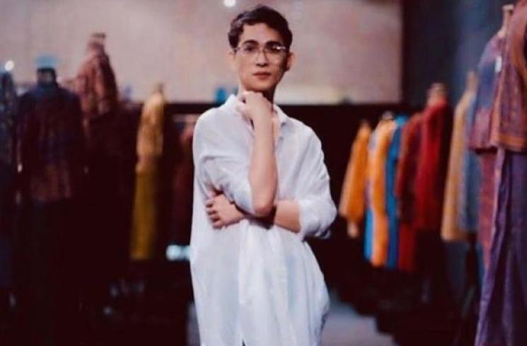 Oscar Lawalata tampil feminim. (Instagram)