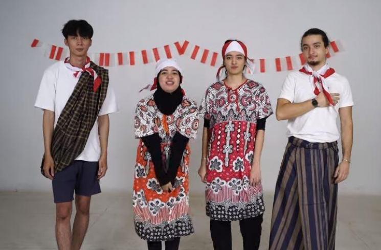 Mawar De Jongh bikin acara lomba 17 Agustus. (Youtube/MawarDeJongh)