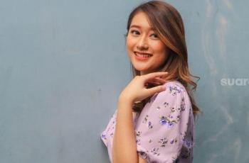 Amanda Caesa Ngado Kacamata Hitam Favorit Dul: Lihat Aja Dipakai Apa Nggak!