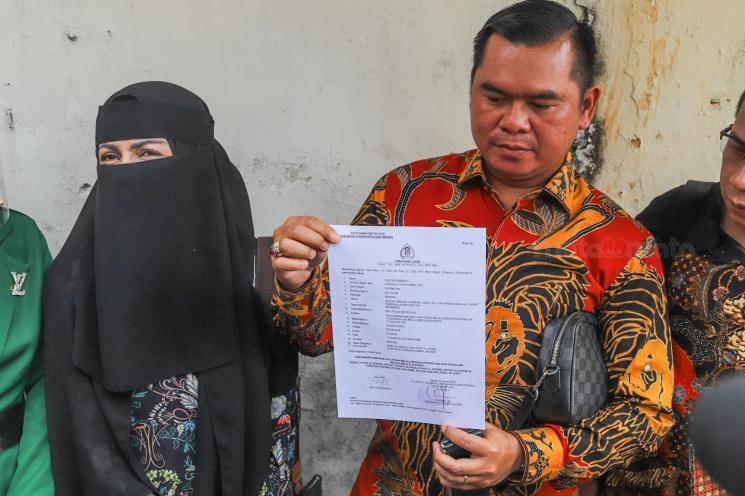 Five Vi kenakan niqab usai hijrah. [Matamata.com/Alfian]